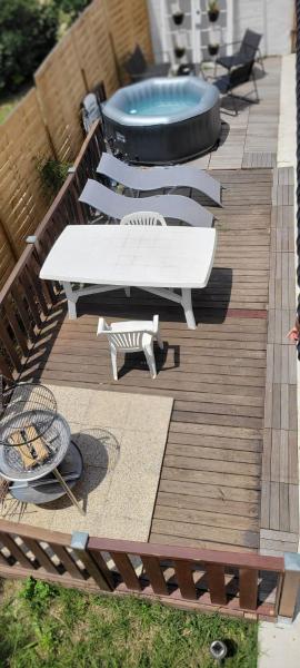 Appartement-1- prive, terrasse, parking et jardin